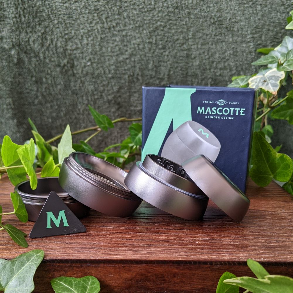 Grinder Mascotte “Barrel” – 4 Parties Aluminium Haut de Gamme