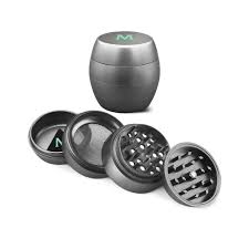 Grinder Mascotte “Barrel” – 4 Parties Aluminium Haut de Gamme